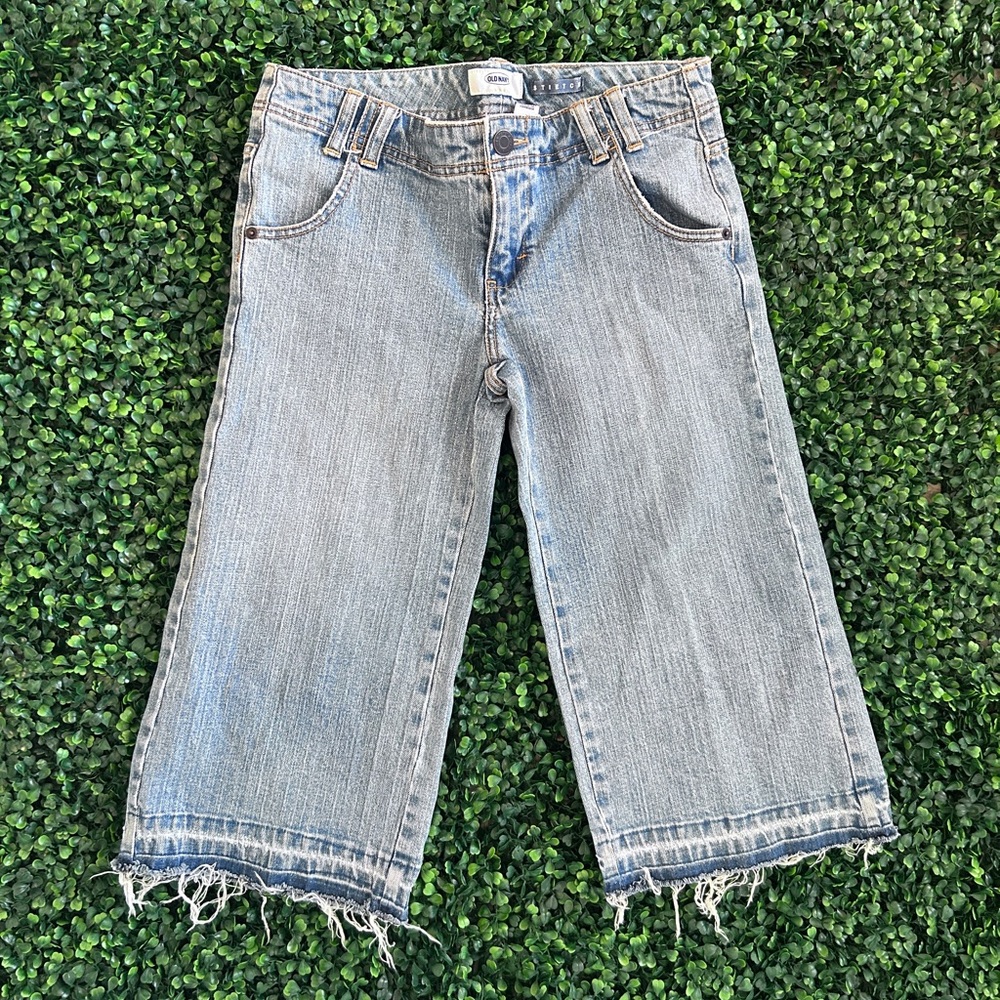 Old Navy EUC raw edge hem stretch crop jeans